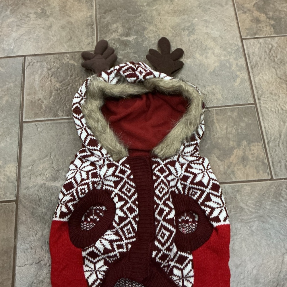 💰Make an offer, bundle and save💰 Red, White burgundy Reindeer Dog Sweater - Picture 2 of 8
